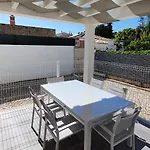 View Vela House בית נופש *